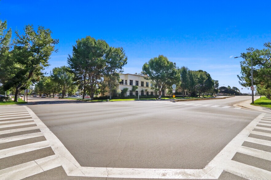 More Photos Of 20 Truman, Irvine Office For Lease