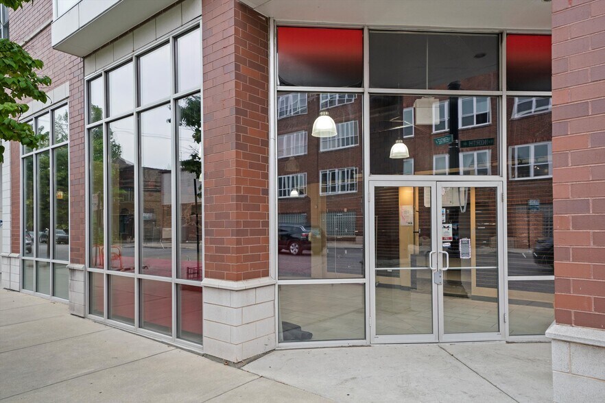 More Photos Of 1720 W North Ave, Chicago Storefront Retail Office For Lease