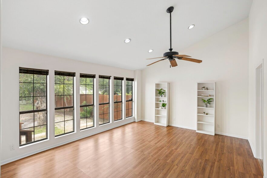 More Photos Of 5600 San Pedro Ave, San Antonio Office Residential For Sale