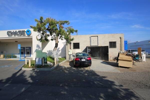 More Photos Of 911-913 Main St, Delano Storefront For Lease