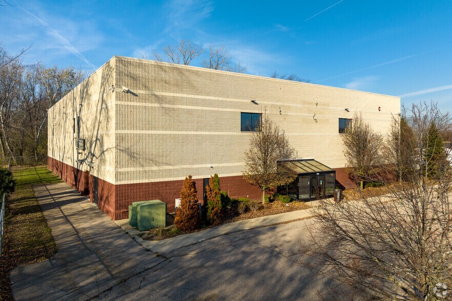 More Photos Of 34375 S Gratiot Ave, Clinton Township Office For Sale