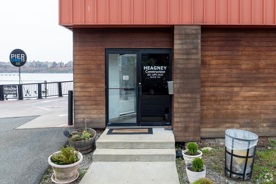 More Photos Of 115 River Rd, Edgewater Restaurant For Lease