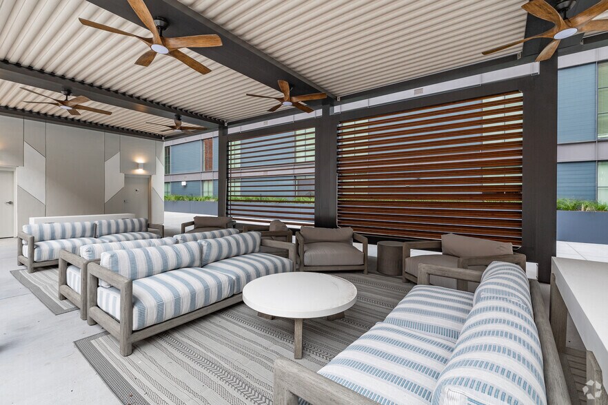 More Photos Of 55 Romney St, Charleston Apartments For Lease