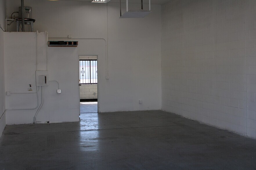 More Photos Of 1700 Western Ave, Las Vegas Industrial For Lease