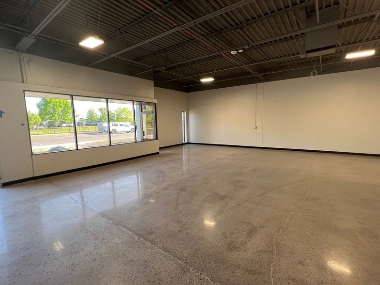 More Photos Of 8949 N Deerbrook Trl, Brown Deer Flex For Sale