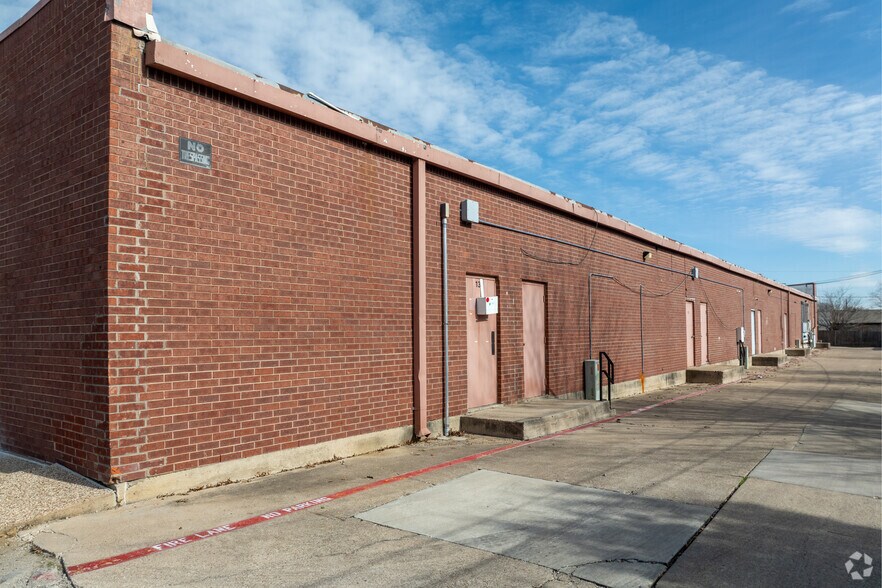 More Photos Of 6201 Matlock Rd, Arlington Storefront Retail Office For Lease