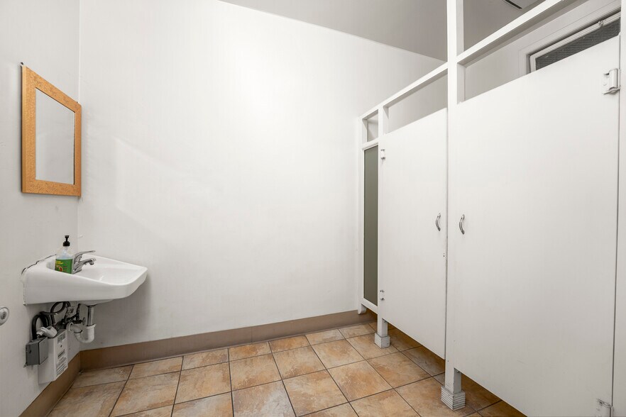 More Photos Of 347 E Weber Ave, Stockton Loft Creative Space For Sale