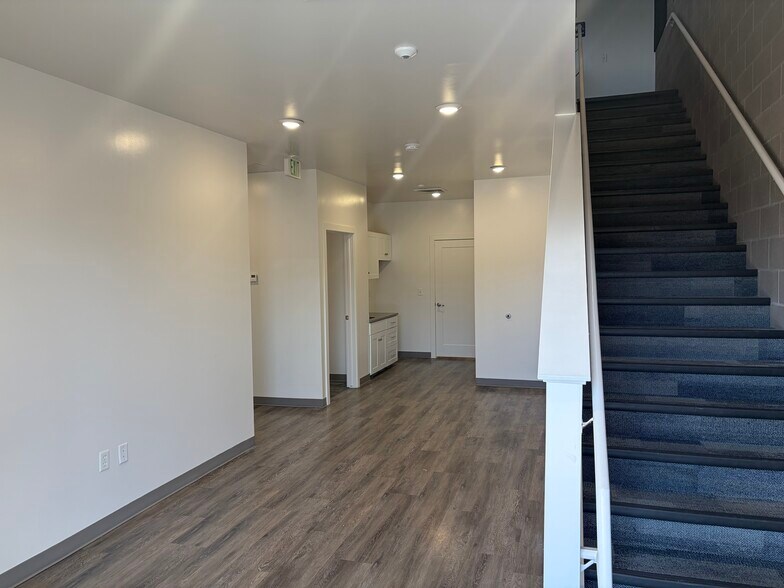 More Photos Of 740 W 500 S, West Bountiful Light Distribution For Lease