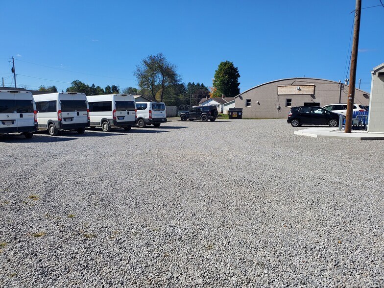 More Photos Of 806 Harcourt Rd, Mount Vernon Office For Lease