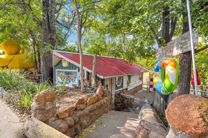 More Photos Of 140 E Lake Dr, Medicine Park Restaurant For Sale