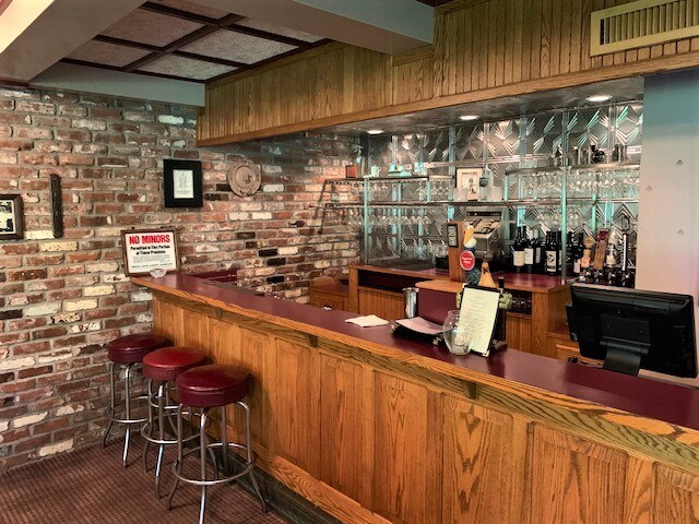 More Photos Of 1325 E Columbia River Hwy, Troutdale Restaurant For Sale