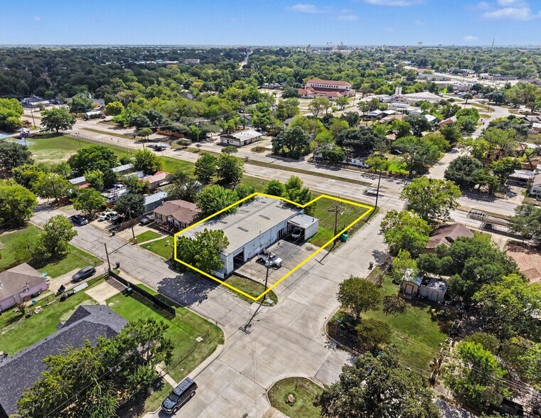 Primary Photo Of 1602 W 24th St, Bryan Industrial For Sale