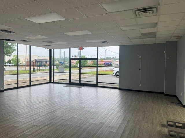 More Photos Of 1870 Midtown Dr, Columbus Flex For Lease