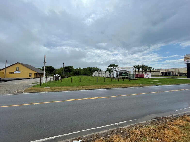 More Photos Of 10046 I-10 Service Road Rd, New Orleans Land For Sale