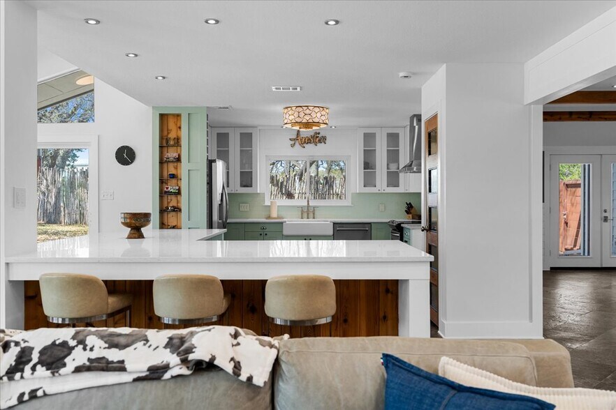 More Photos Of 14519 Fitzhugh Rd, Austin Specialty For Sale