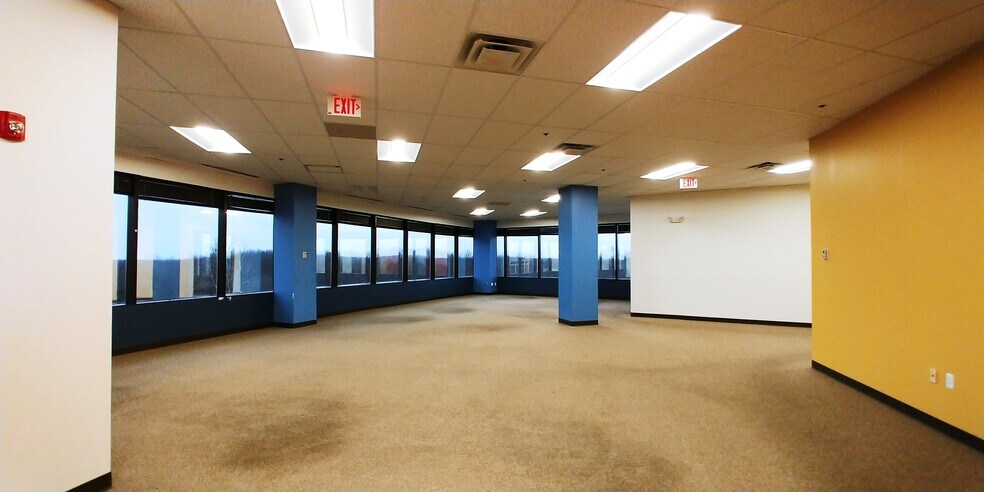 More Photos Of 10201 N Illinois St, Indianapolis Office For Lease
