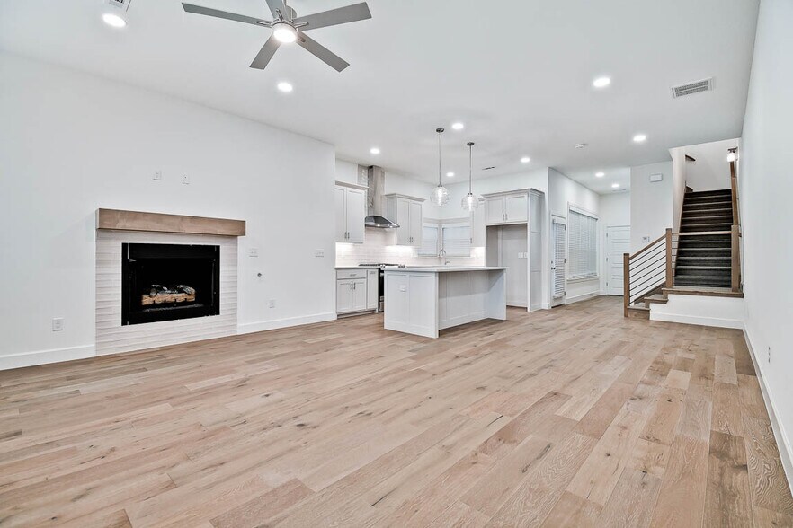 More Photos Of 502-510 W Persimmon St, Rogers Apartments For Sale