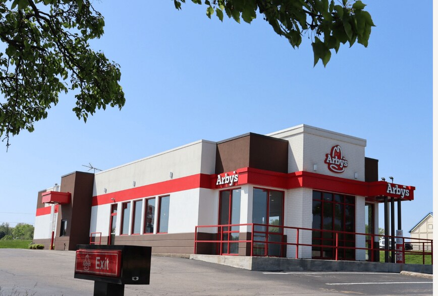 More Photos Of 8055 W In-66, Newburgh Fast Food For Sale