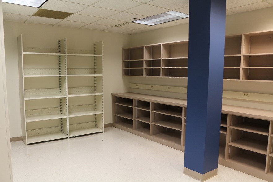 More Photos Of 3201 W White Oaks Dr, Springfield Office For Sale