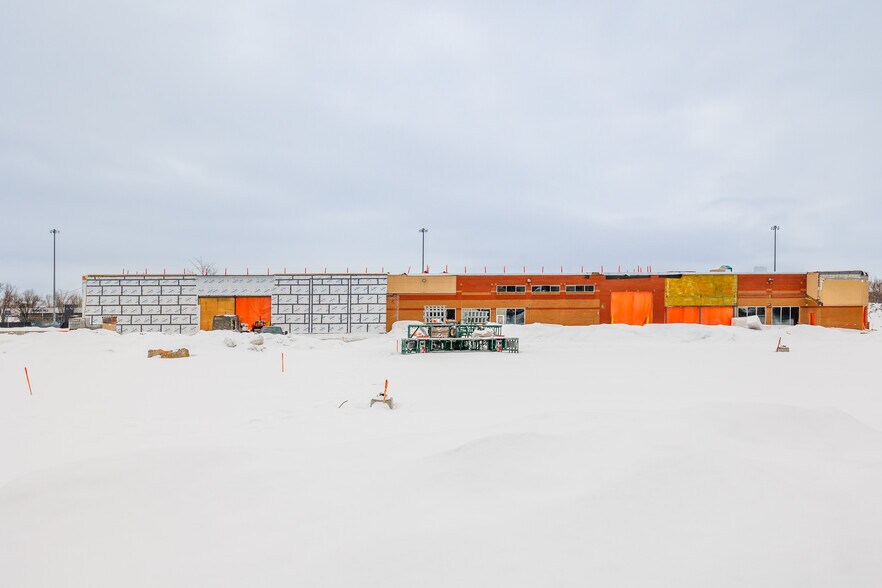 More Photos Of 300 Rue Sicard, Ste-Thérèse General Retail For Lease