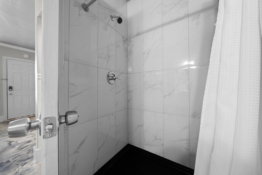 More Photos Of 215 S Pine Ave, Ocala Hotel For Sale