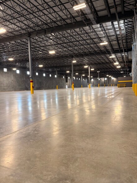 More Photos Of 890 E Military Hwy, Pharr Distribution For Lease