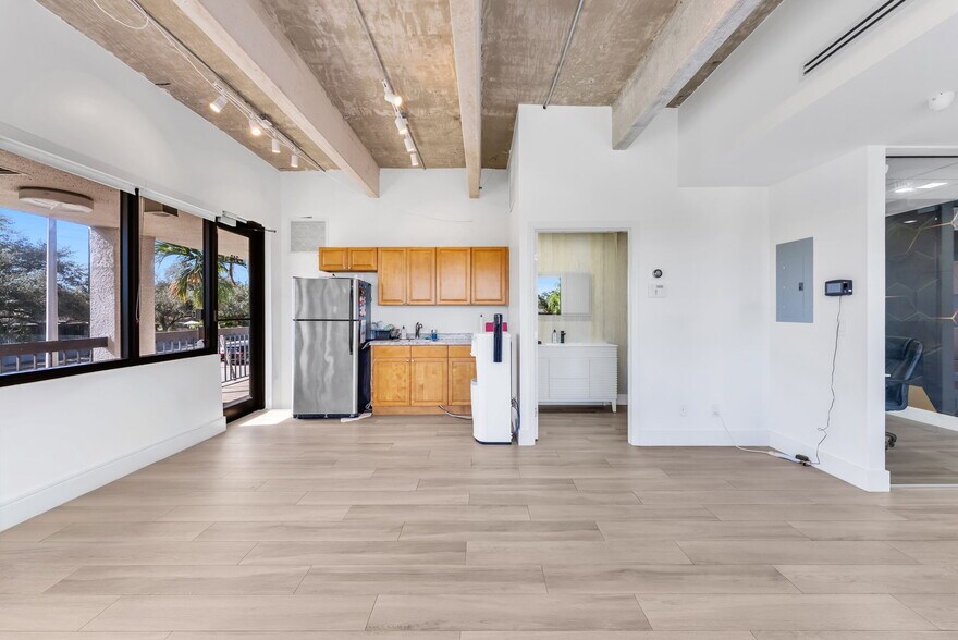 More Photos Of 3595 Sheridan St, Hollywood Coworking Space