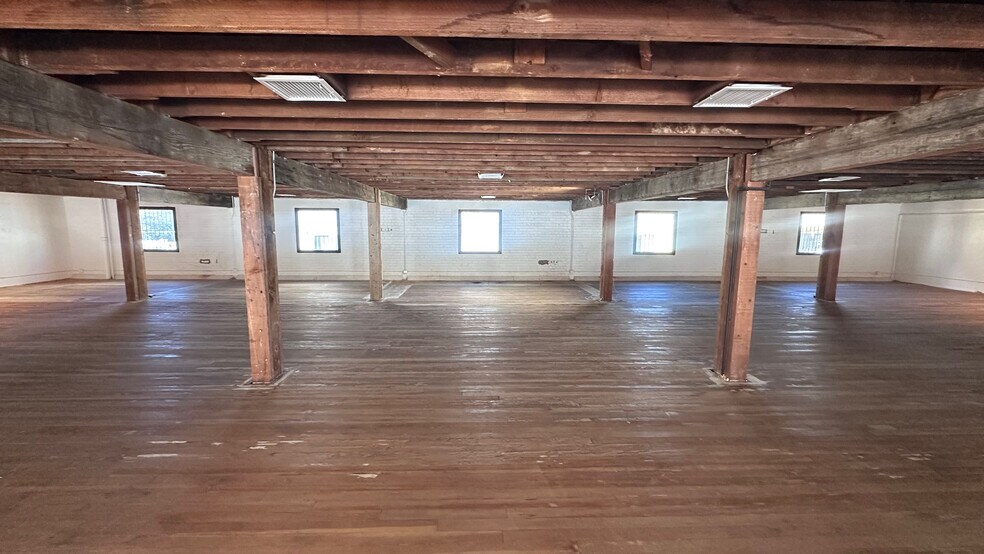 More Photos Of 619 N Western Ave, Los Angeles Storefront For Lease