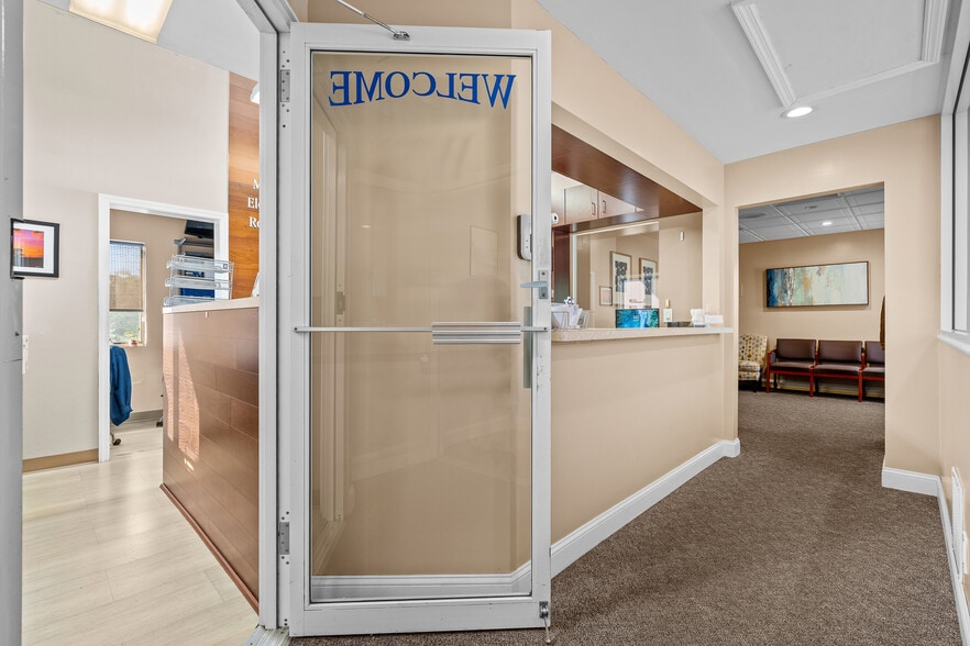 More Photos Of 4546 Hylan Blvd, Staten Island Medical For Sale