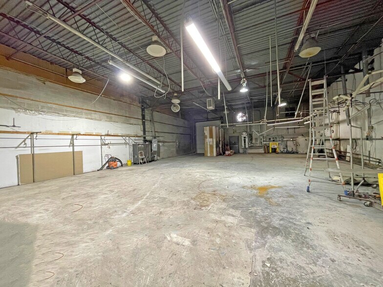 More Photos Of 75 E Jefryn Blvd, Deer Park Warehouse For Sale