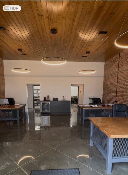 More Photos Of 727 Middle St, Montevallo Office For Sale