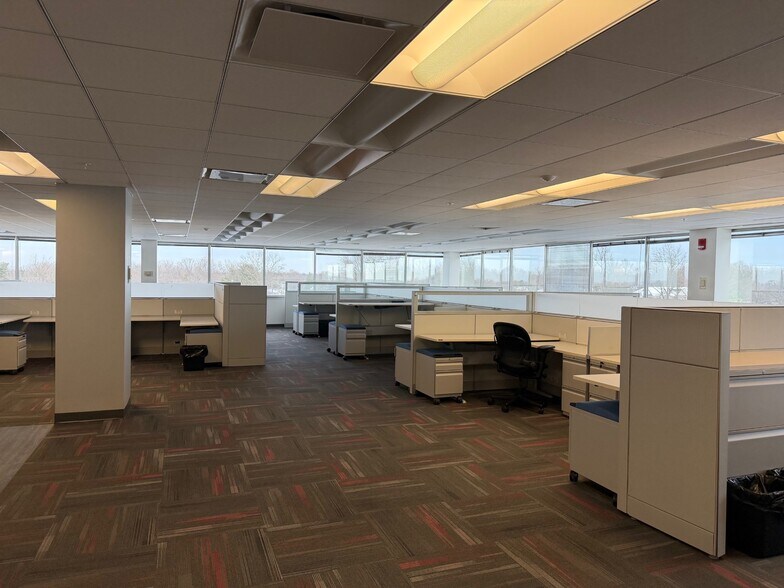 More Photos Of 10100 Linn Station Rd, Louisville Office For Lease