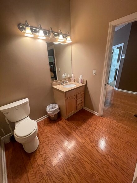 More Photos Of 27 Gary St, Carnegie Light Distribution For Lease