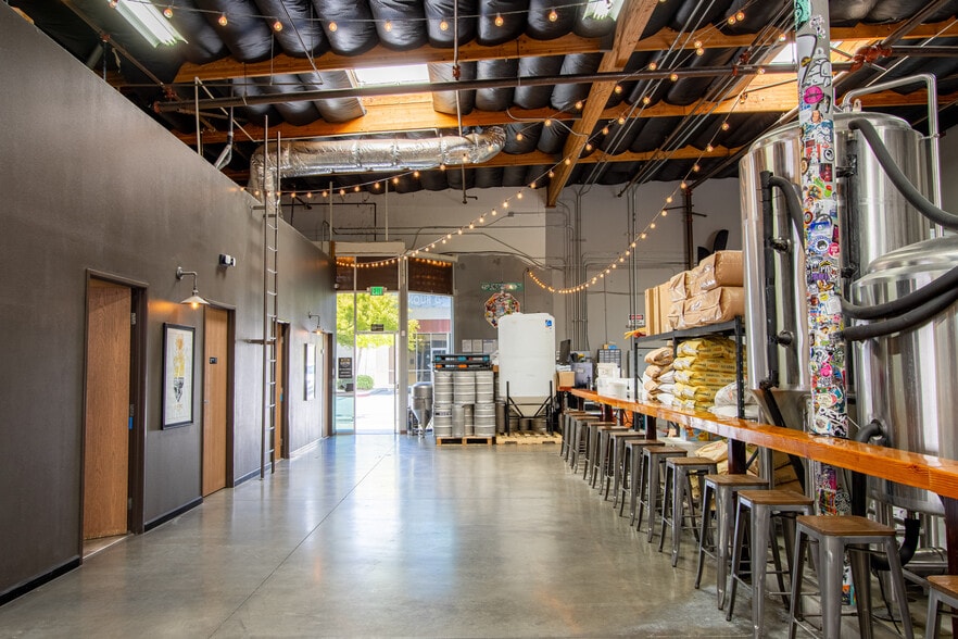 More Photos Of 41537 Cherry St, Murrieta Warehouse For Lease