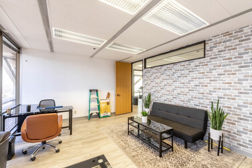 More Photos Of 15233 Ventura Blvd, Sherman Oaks Office For Lease
