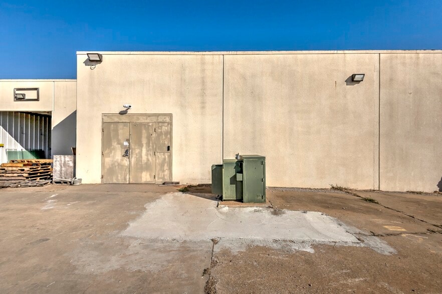 More Photos Of 1909 N Highway 81, Duncan Auto Dealership For Sale