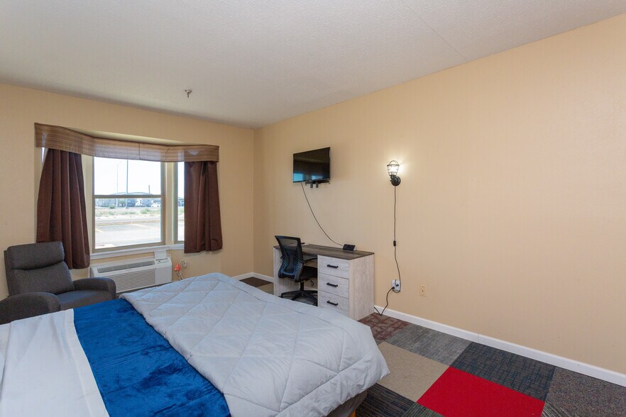 More Photos Of 2803 W 2nd St, Roswell Hotel For Sale