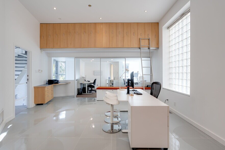 More Photos Of 115 Walnut Ave, Toronto Office For Sale