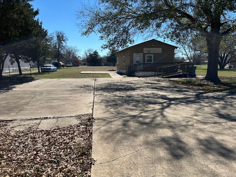 More Photos Of 1006 Spur 515 St, Navasota Restaurant For Lease