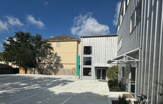 More Photos Of 5712 Val Verde St, Houston Loft Creative Space For Sale
