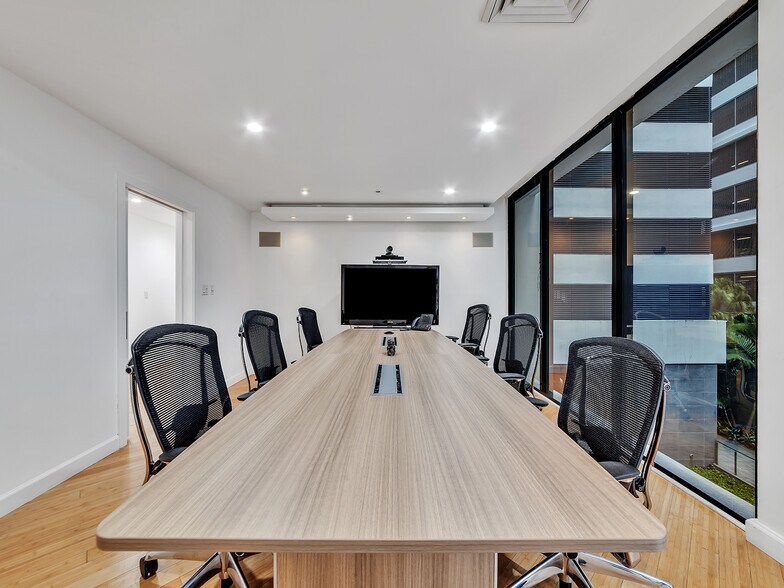 More Photos Of 1110 Brickell Ave, Miami Office Residential For Lease