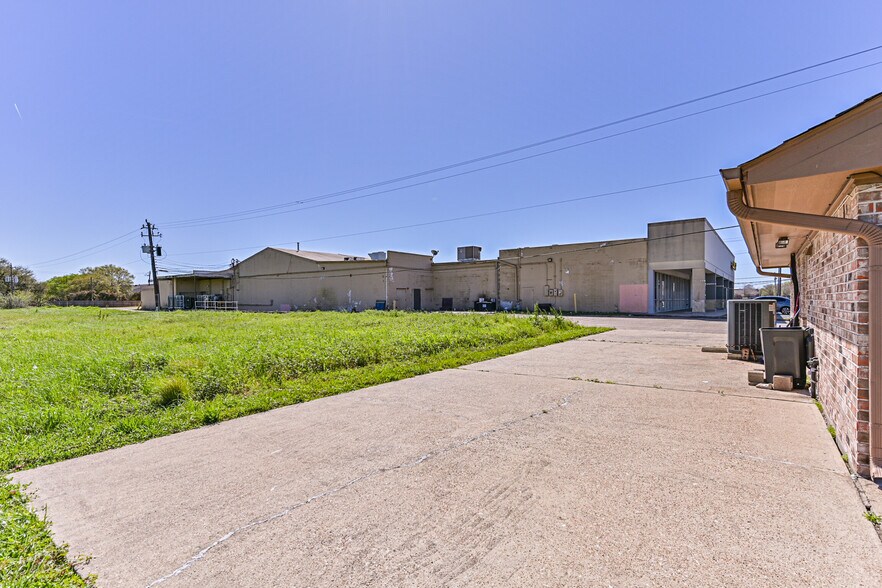 More Photos Of 5001 Luella Ave, Deer Park Office For Sale
