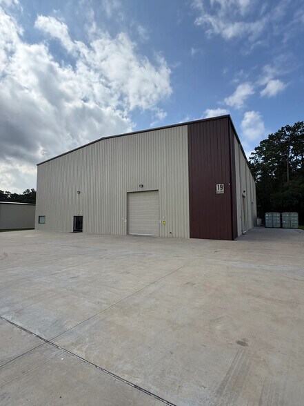 More Photos Of 21219 Blair Rd, Conroe Industrial For Sale