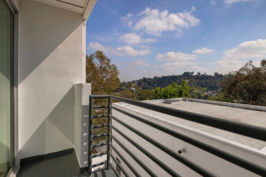 More Photos Of 2330 Silver Ridge Ave, Los Angeles Apartments For Sale