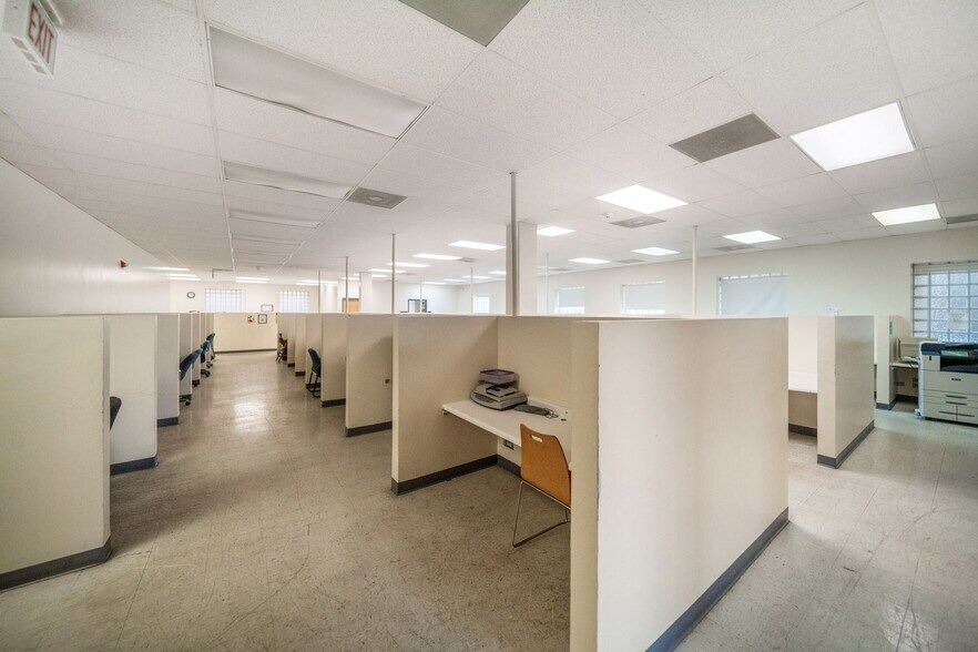 More Photos Of 1110 S Oakley Blvd, Chicago Office For Sale