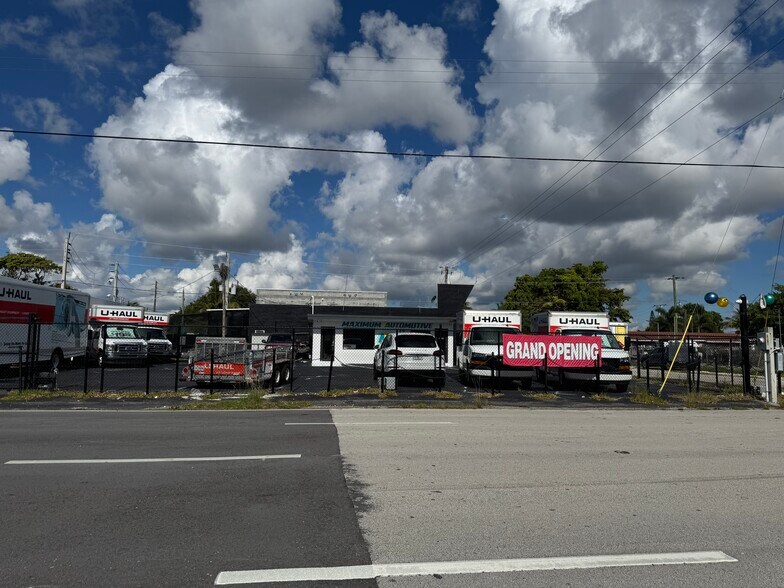 More Photos Of 1822 N Dixie Hwy, Hollywood Storefront Retail Residential For Sale