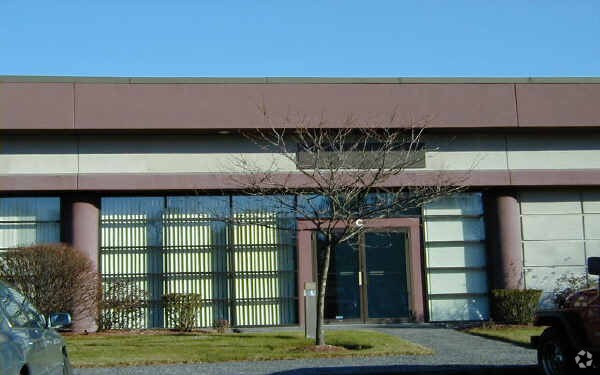 More Photos Of 200 Butterfield Dr, Ashland Warehouse For Lease