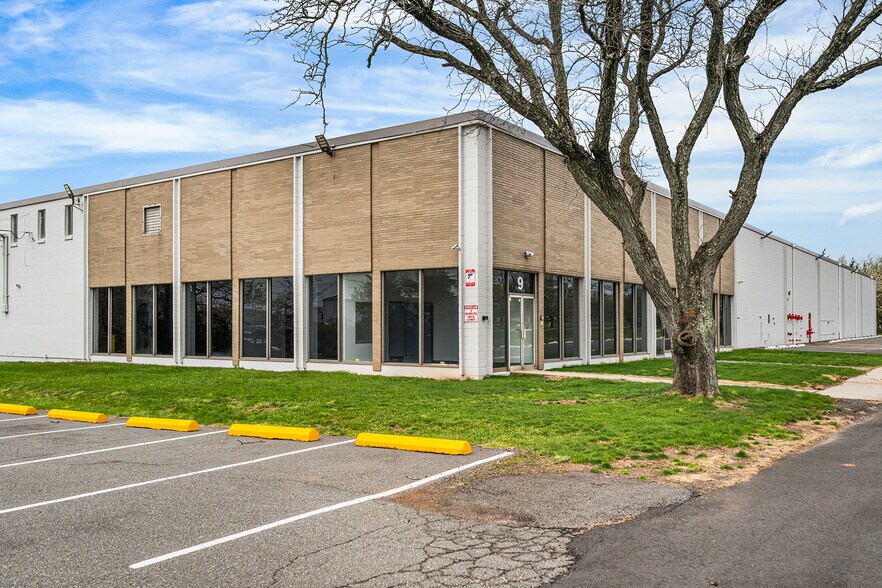 More Photos Of 9 Taylor Rd, Edison Warehouse For Lease