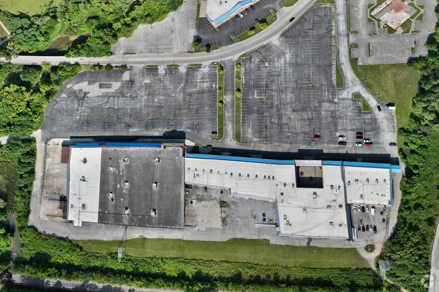 More Photos Of 3643-3749 Commercial Dr, Indianapolis Unknown For Lease