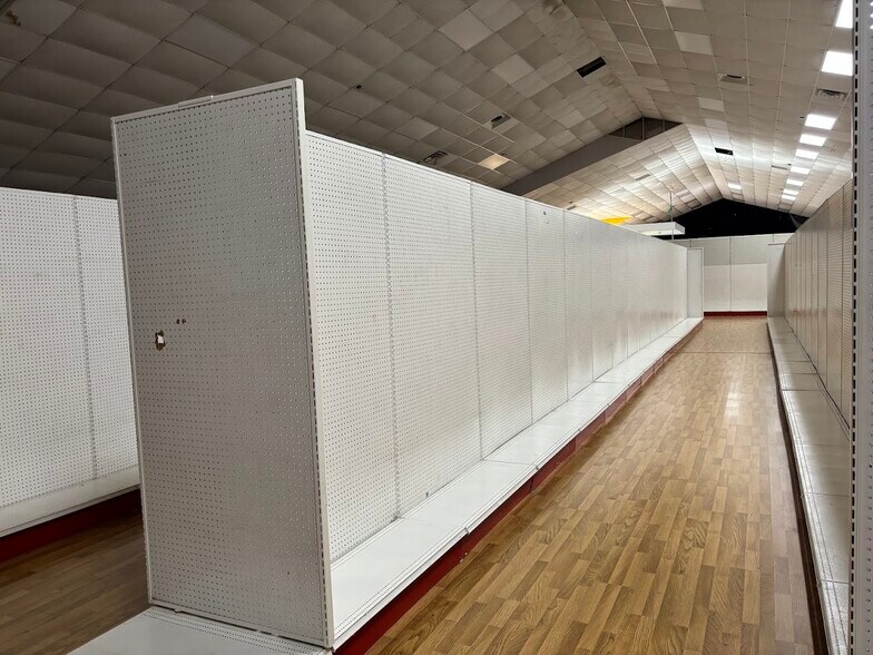 More Photos Of 311 S Range Ave, Denham Springs General Retail For Lease